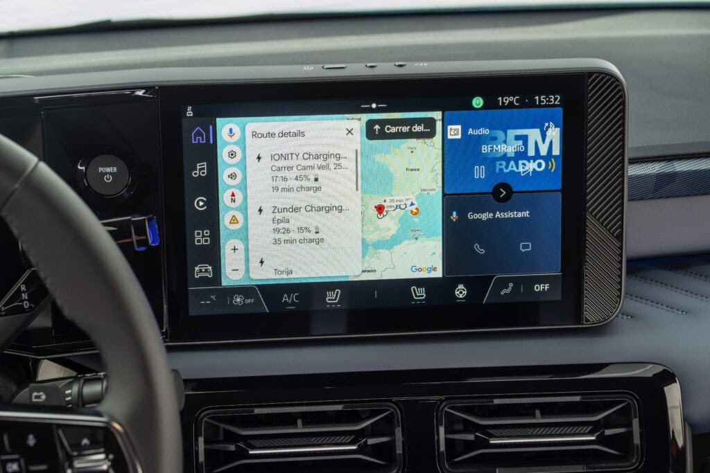 infotainment screen of nissan micra ev