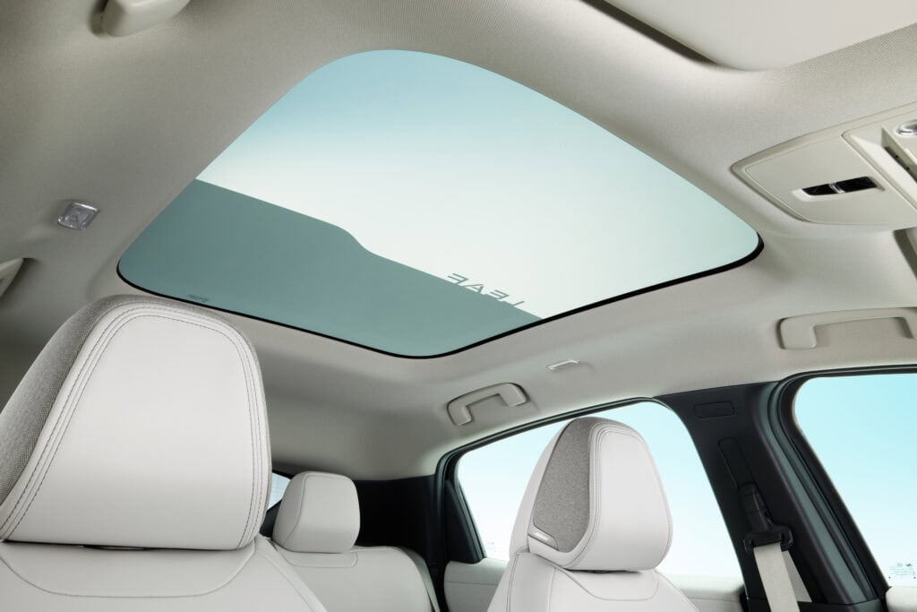 2026 nissan leaf interior 05