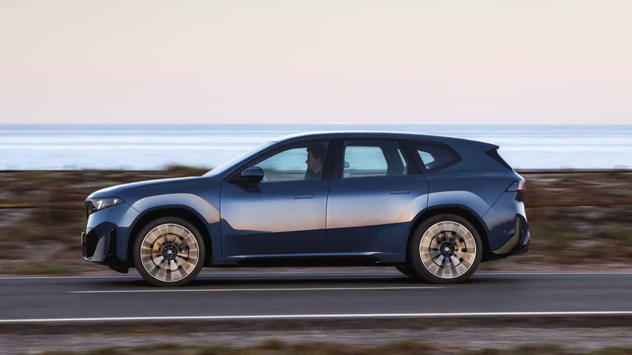 bmw ix3 side look